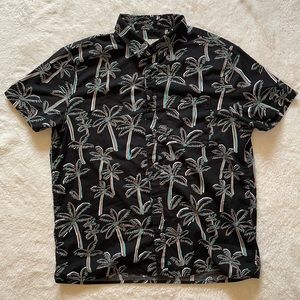 American Eagle | Large, Collared, Button-Up | Black/ Palm Trees | Gently Worn